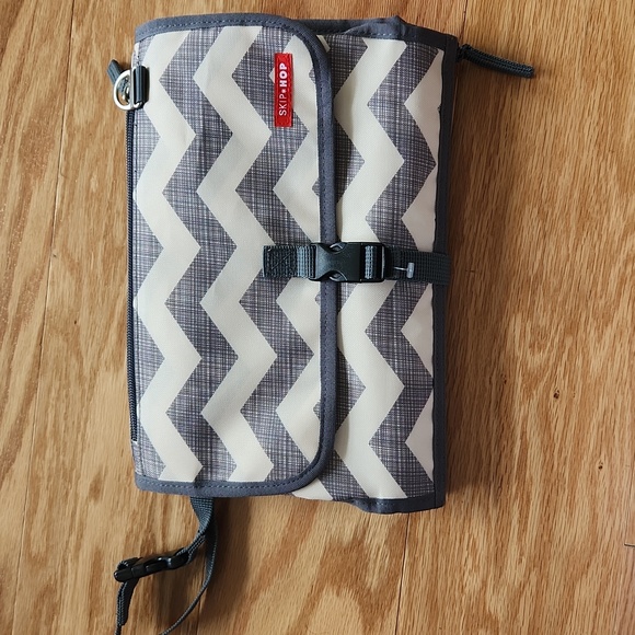 Skip Hop Portable Changing Pad - Picture 3 of 10